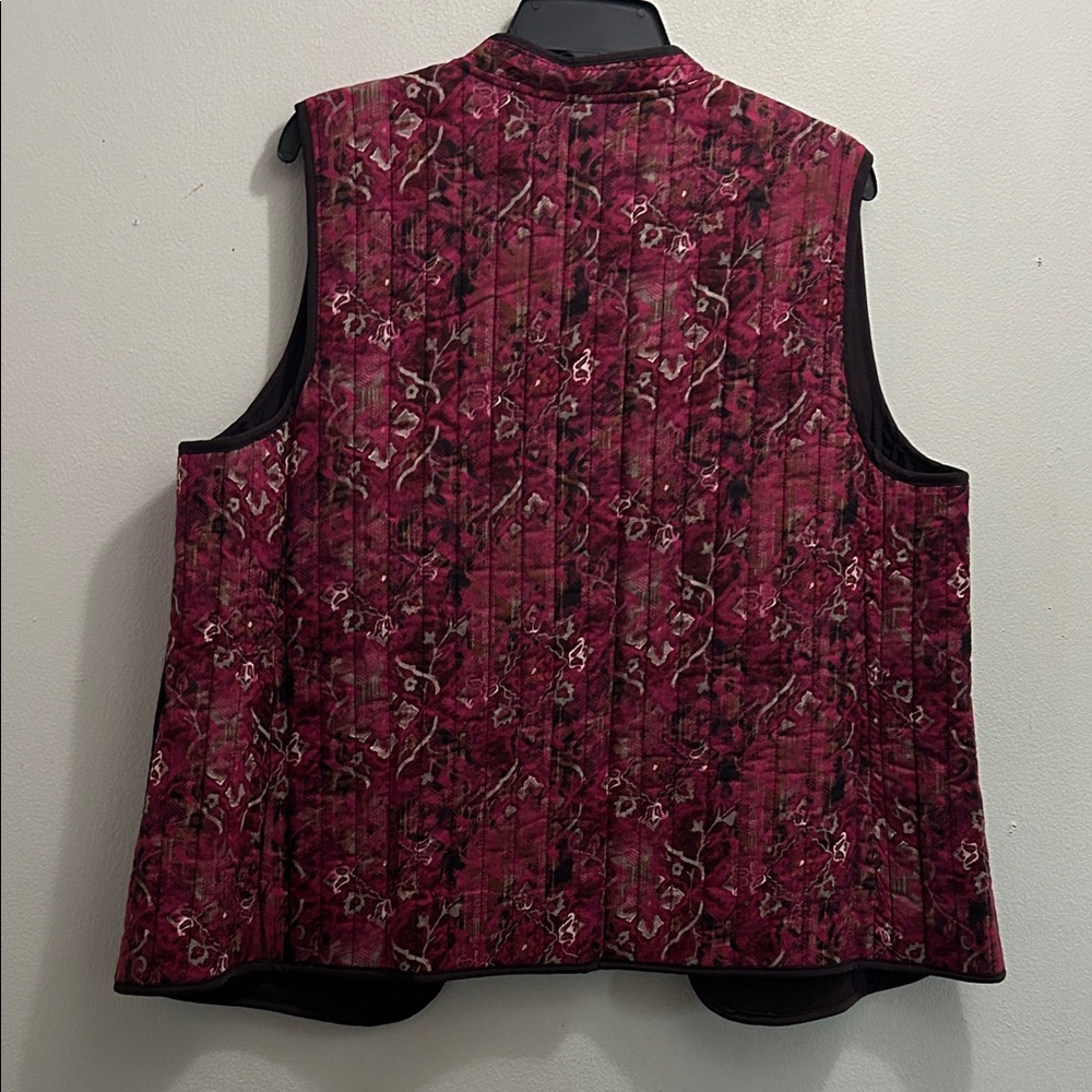 intro. Quilted Floral Burgundy Vest - Picture 2 of 6